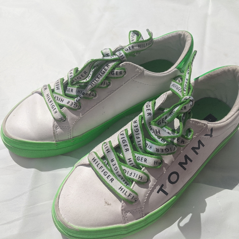 Tommy Hilfiger Sneaks 6.5 womens